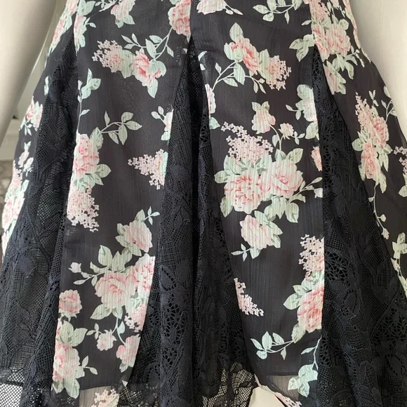 DollsKill | NWT’s Current Mood Y2K Boho floral lace fairy mini dress - Picture 7 of 10